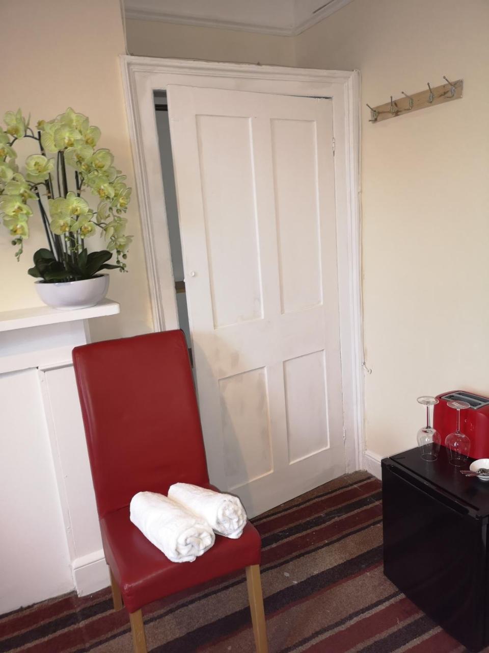 Red Carpet Guesthouse Редінг Екстер'єр фото